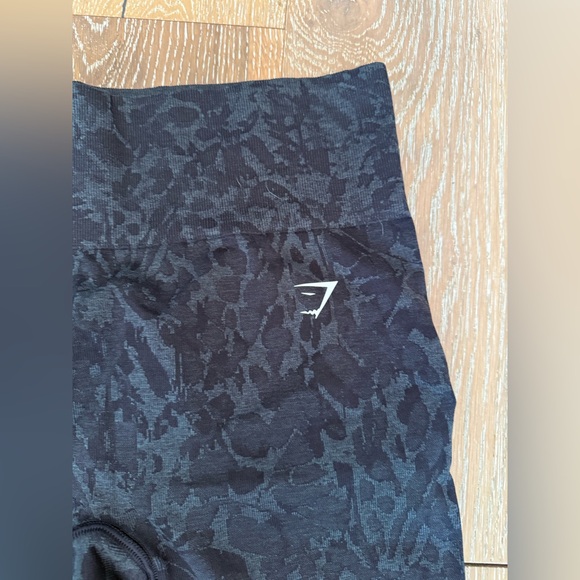 Gymshark Adapt Butterfly Seamless Cycling Shorts, black, size medium - Picture 2 of 4